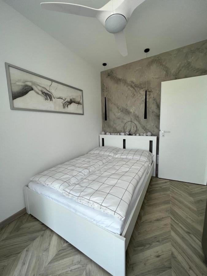 Beige Villa Balatonkenese Buitenkant foto